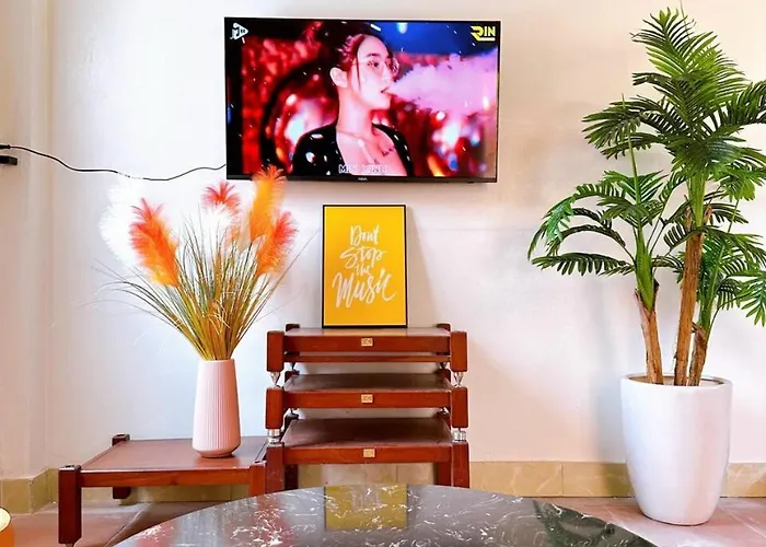 Chuỗi 8 Ngủ Bể Bơi Riêng - Gần Biển Tại Tuần Châu *