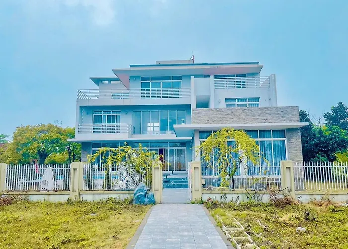 Chuỗi 8 Ngủ Bể Bơi Riêng - Gần Biển Tại Tuần Châu * Hạ Long